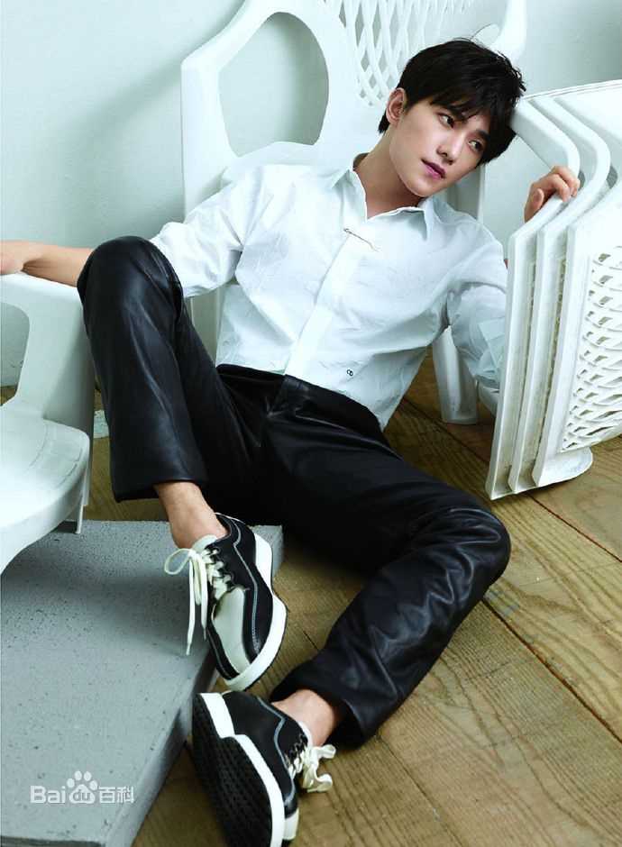 高清吴念真(Wen-ching Wu)在《时装lofficiel》中的图集