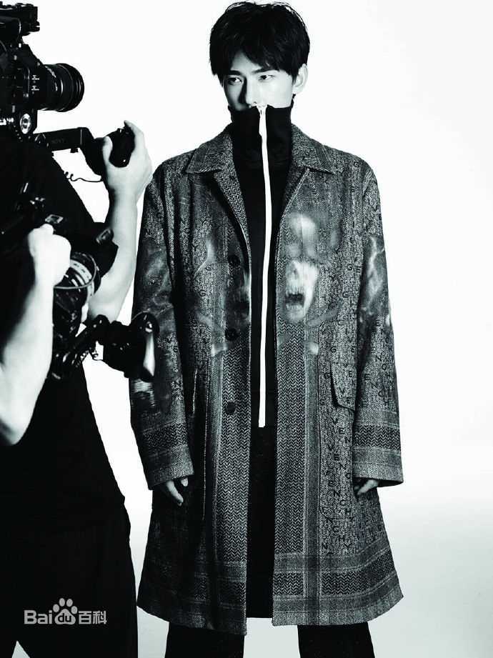 高清吴念真(Wen-ching Wu)在《时装lofficiel》中的图集