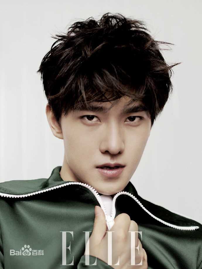 最新吴念真(Wen-ching Wu)在《ELLE世界时装之苑》中的壁纸