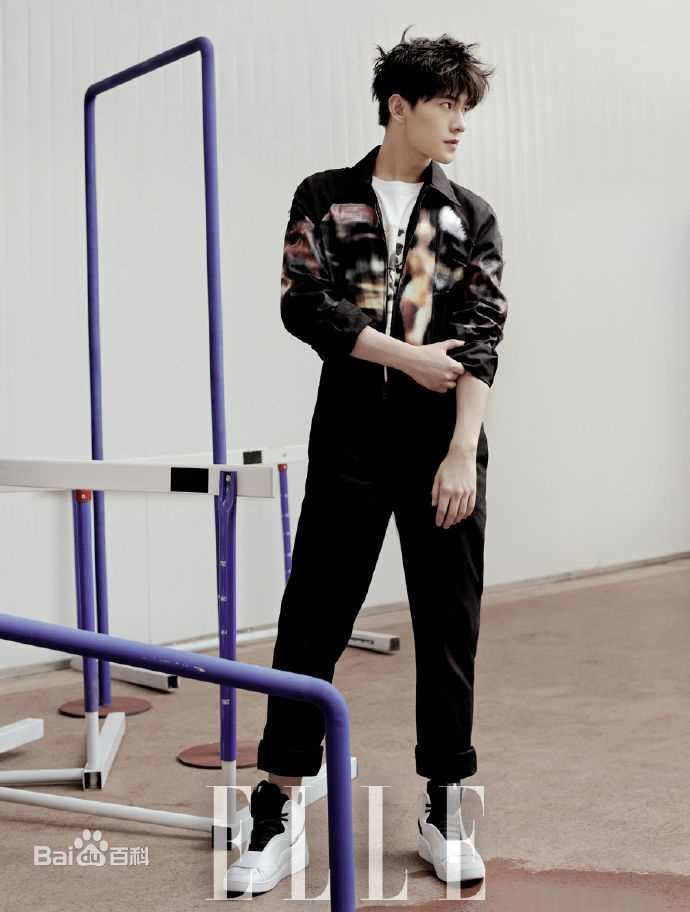 最新吴念真(Wen-ching Wu)在《ELLE世界时装之苑》中的壁纸