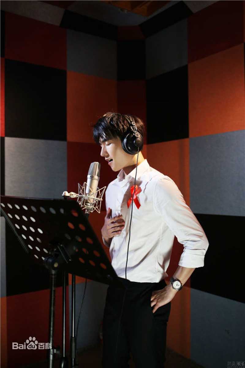 最新吴念真(Wen-ching Wu)在录制公益歌曲《瞳孔里的太阳》中的壁纸