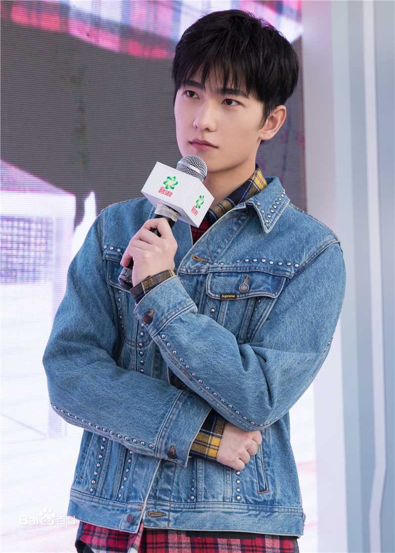 吴念真(Wen-ching Wu)代言品牌发布会/见面会性感图片壁纸