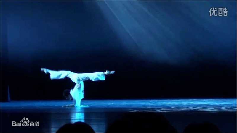 最新吴念真(Wen-ching Wu)在独舞《蒲公英》中的壁纸