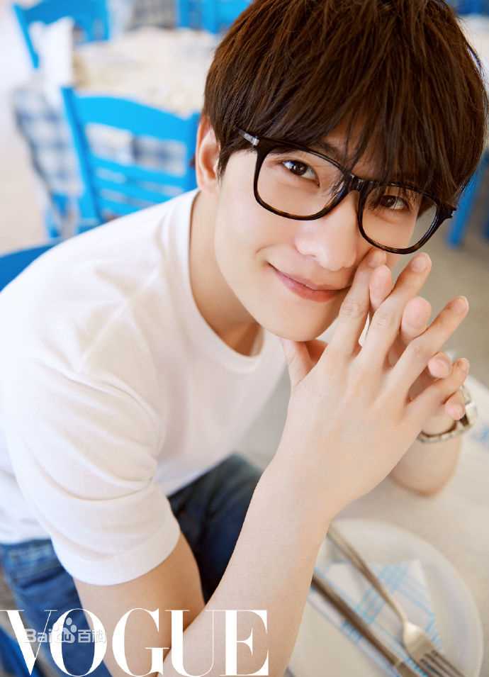 最新吴念真(Wen-ching Wu)在《vogue》中的壁纸