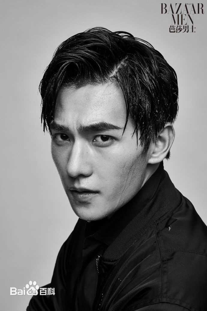 高清吴念真(Wen-ching Wu)在《芭莎男士》中的图集