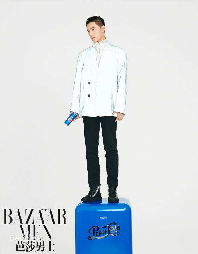 高清吴念真(Wen-ching Wu)在《芭莎男士》中的图集