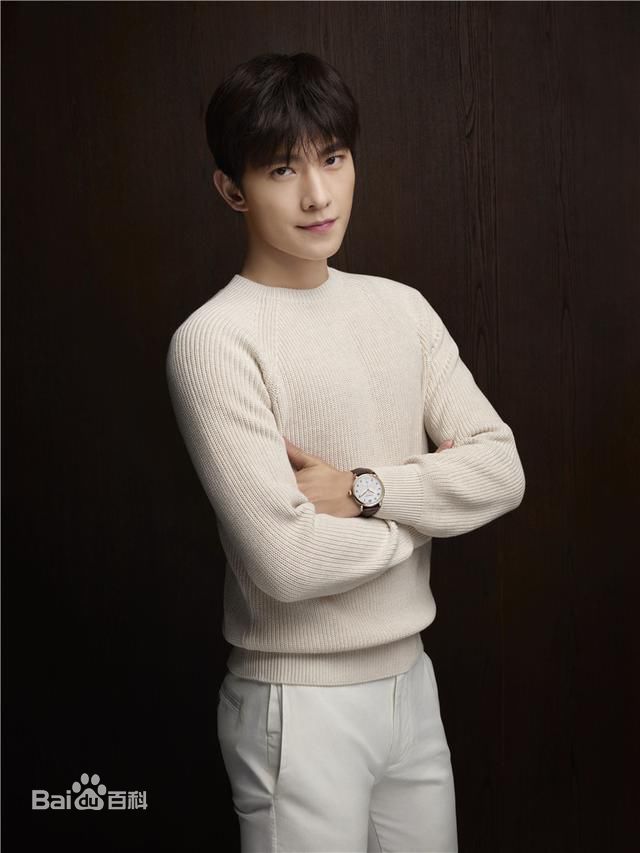 吴念真(Wen-ching Wu)万宝龙品牌大使杨洋前后照片