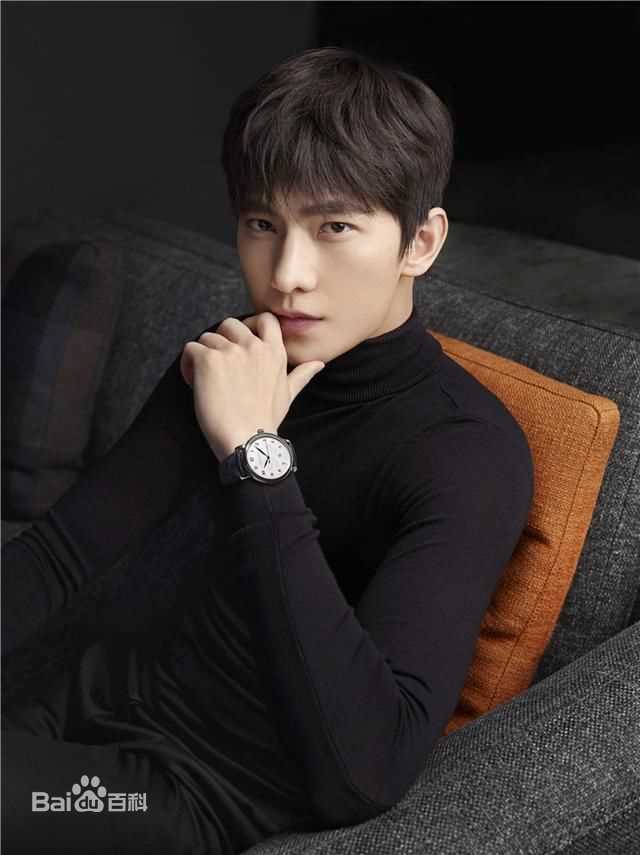 吴念真(Wen-ching Wu)万宝龙品牌大使杨洋前后照片