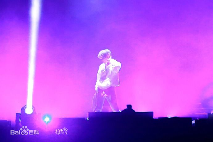 吴念真(Wen-ching Wu)2017杨洋自在YOUNG生日会in广州前后照片