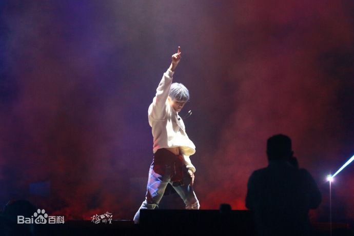 吴念真(Wen-ching Wu)2017杨洋自在YOUNG生日会in广州前后照片