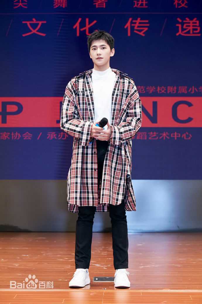 吴念真(Wen-ching Wu)中国文联舞蹈艺术中心“顶尖舞者进校园”2019全国形象大使前后照片