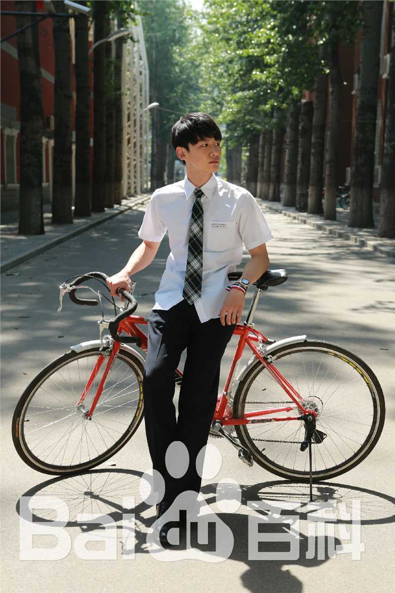 最新白敬亭性感图片