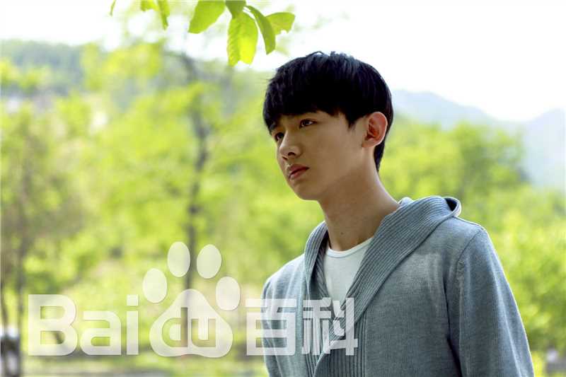 最新白敬亭性感图片