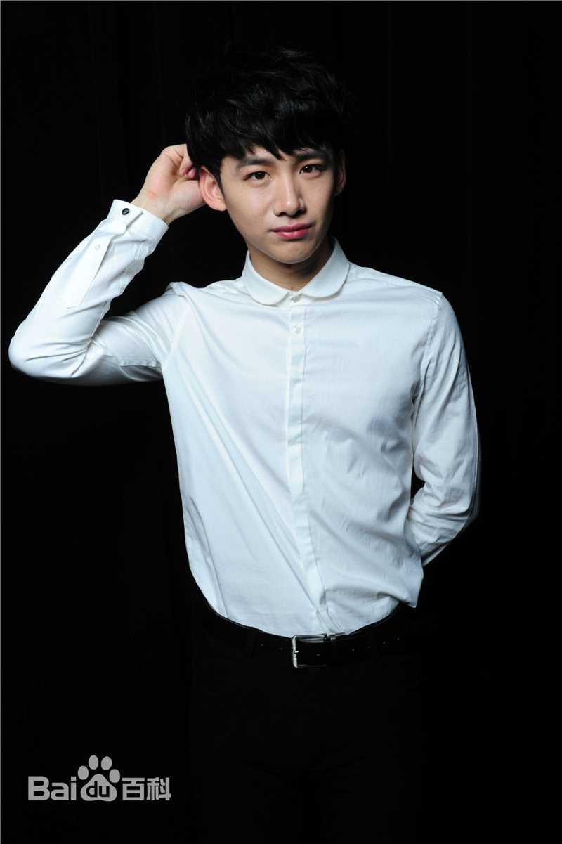 最新白敬亭性感图片