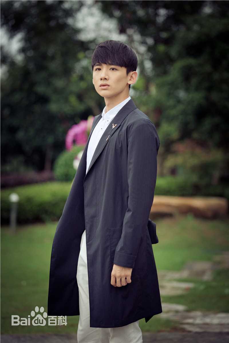 最新白敬亭在《旋风少女》喻初原中的图集