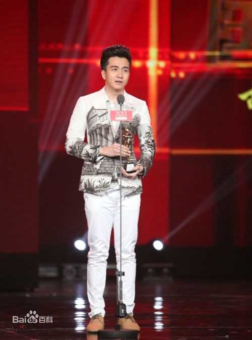 翟天临活动慈善壁纸壁纸