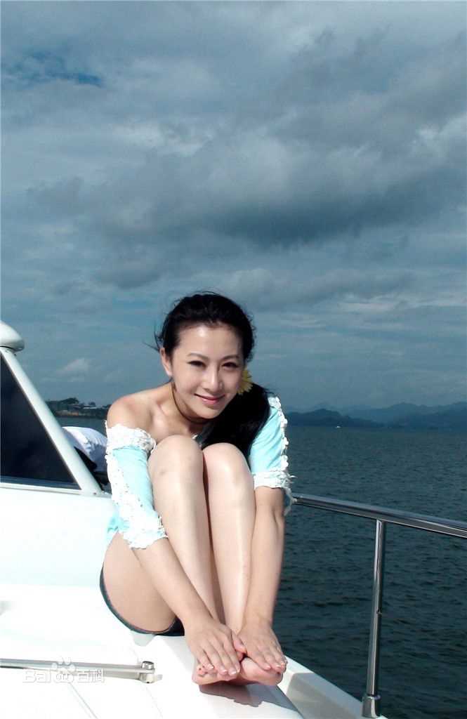 最新石天琦性感图片