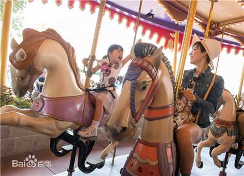 孙俪(Sun Li)与孩子们生活照