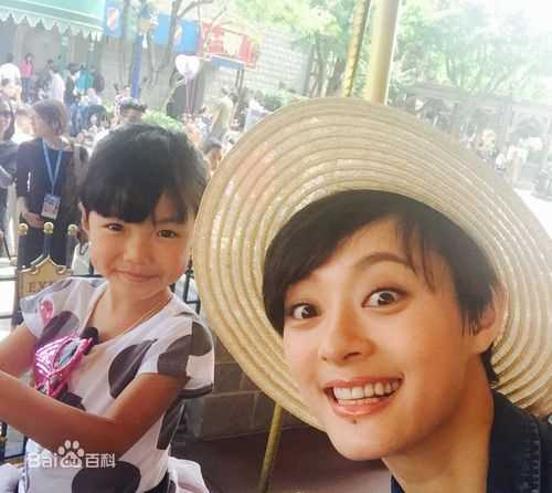 孙俪(Sun Li)与孩子们生活照