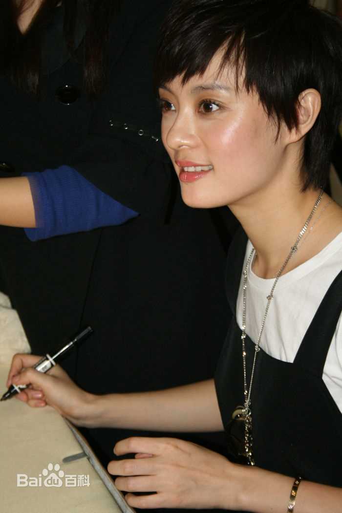 最全孙俪(Sun Li)在《带我回家》签售中的壁纸