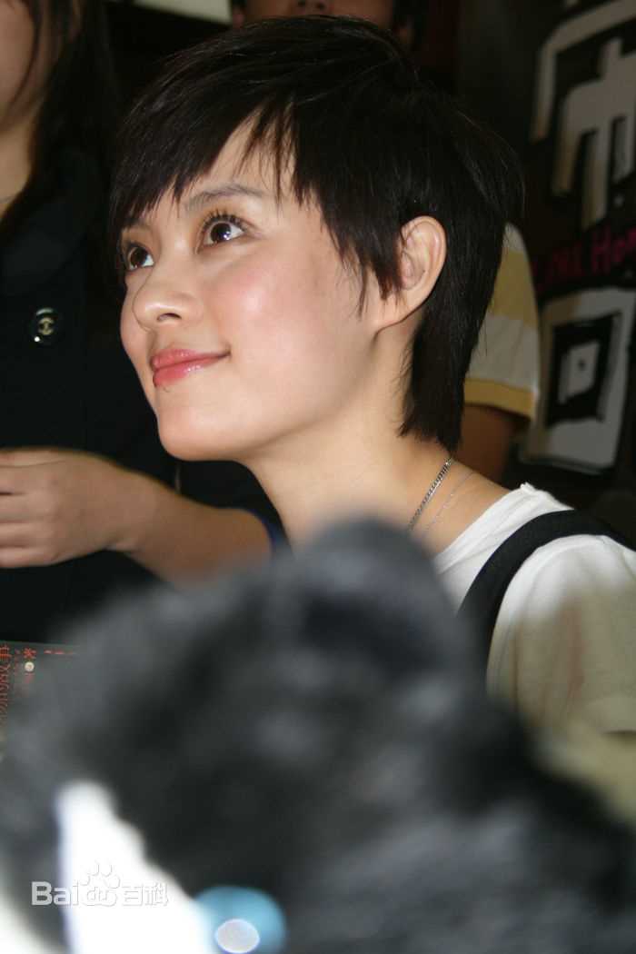 最全孙俪(Sun Li)在《带我回家》签售中的壁纸