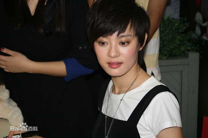 最全孙俪(Sun Li)在《带我回家》签售中的壁纸