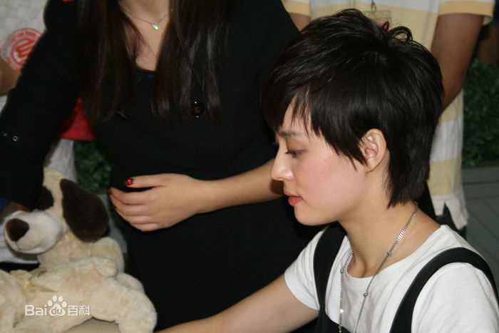 最全孙俪(Sun Li)在《带我回家》签售中的壁纸