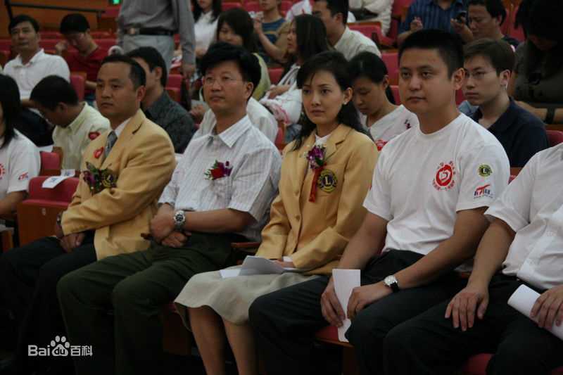 牛莉活动照性感图片壁纸