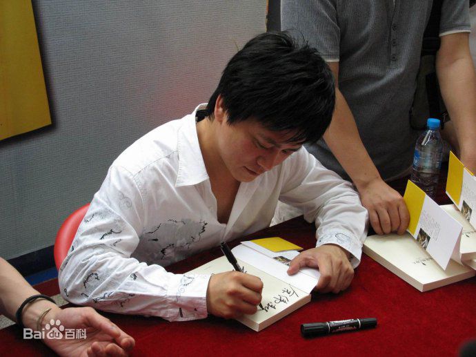 李承鹏(LiChengpeng)在《你是我的敌人》签售会中的