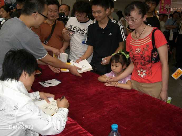 李承鹏(LiChengpeng)在《你是我的敌人》签售会中的