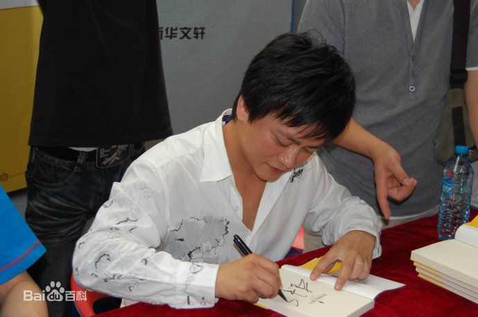 李承鹏(LiChengpeng)在《你是我的敌人》签售会中的