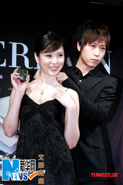 天心(Tien Hsin)代言娇兰素颜照相册