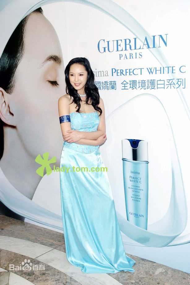 天心(Tien Hsin)代言娇兰素颜照相册