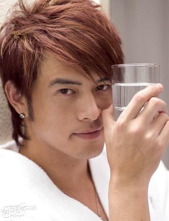 黄玉荣(Ehlo)最新 壁纸