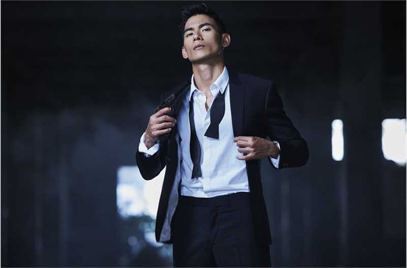 《亮哲》封面图片