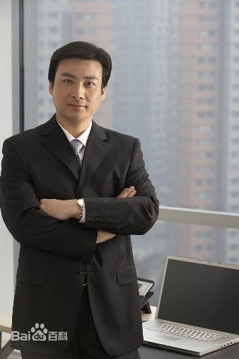 郭军(GuoJun)生活中的素颜照壁纸