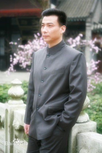 郭军(GuoJun)生活中的素颜照壁纸