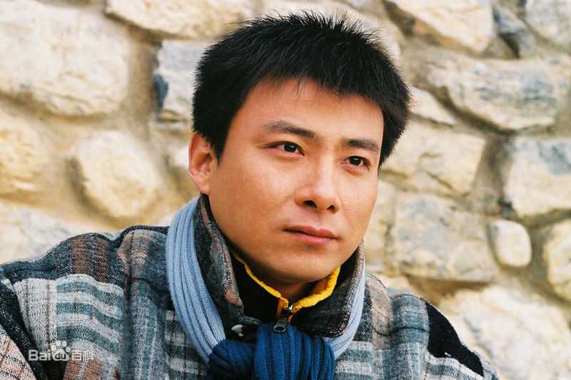 郭军(GuoJun)生活中的素颜照壁纸