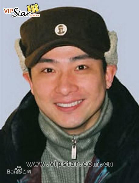 郭军(GuoJun)生活中的素颜照壁纸