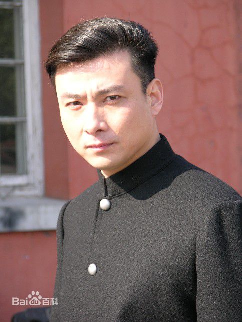 郭军(GuoJun)生活中的素颜照壁纸