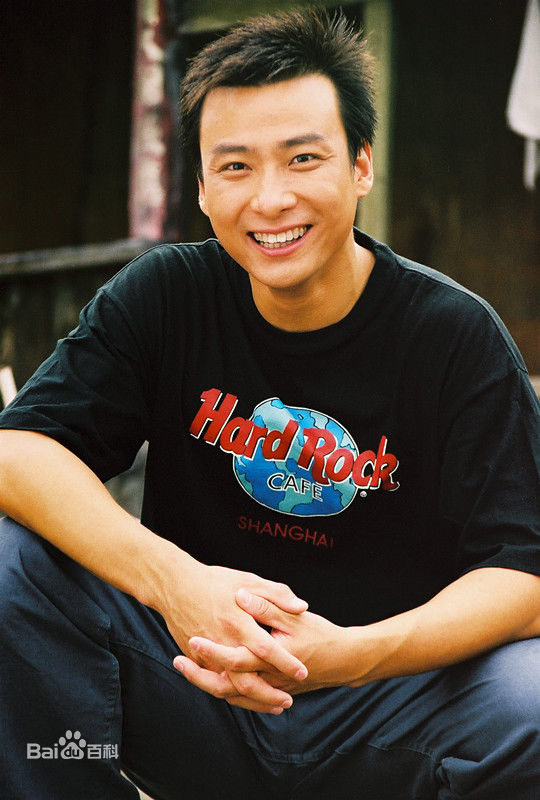 郭军(GuoJun)生活中的素颜照壁纸