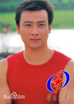 郭军(GuoJun)生活中的素颜照壁纸