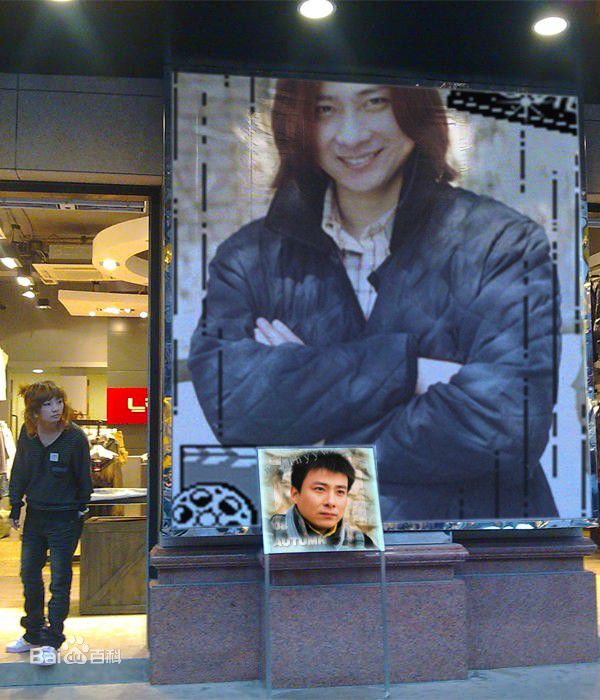 郭军(GuoJun)生活中的素颜照壁纸