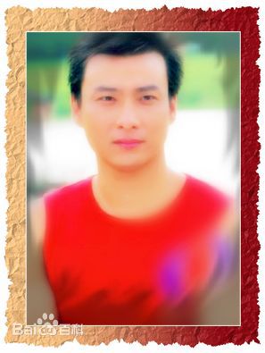 郭军(GuoJun)生活中的素颜照壁纸