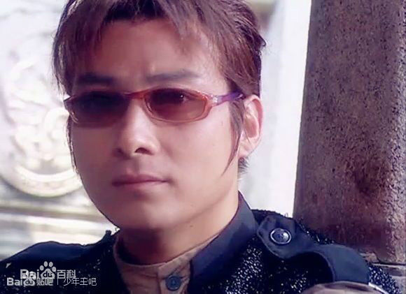 郭军(GuoJun)生活中的素颜照壁纸