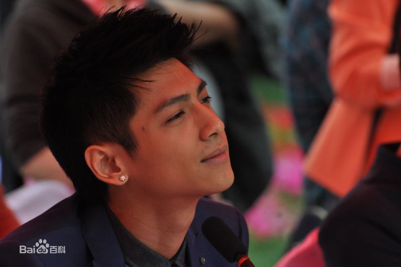 罗云熙(Leo)活动图素颜照相册