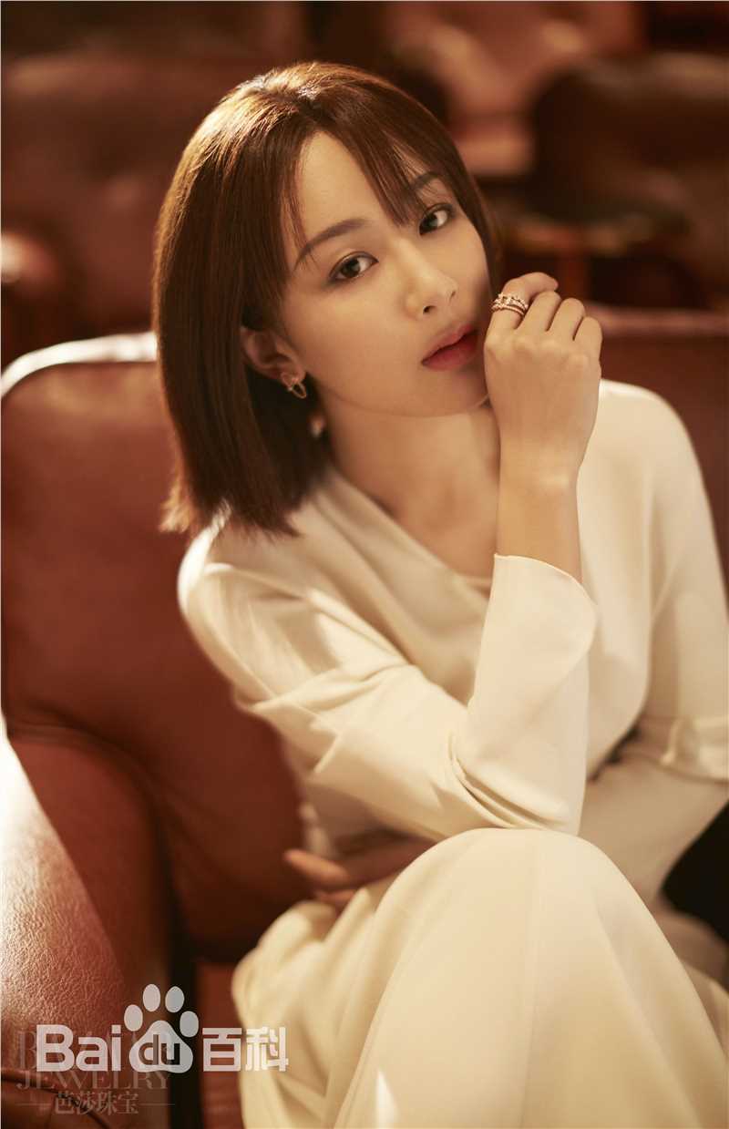 杨紫(Andy)最新《芭莎珠宝》封面壁纸