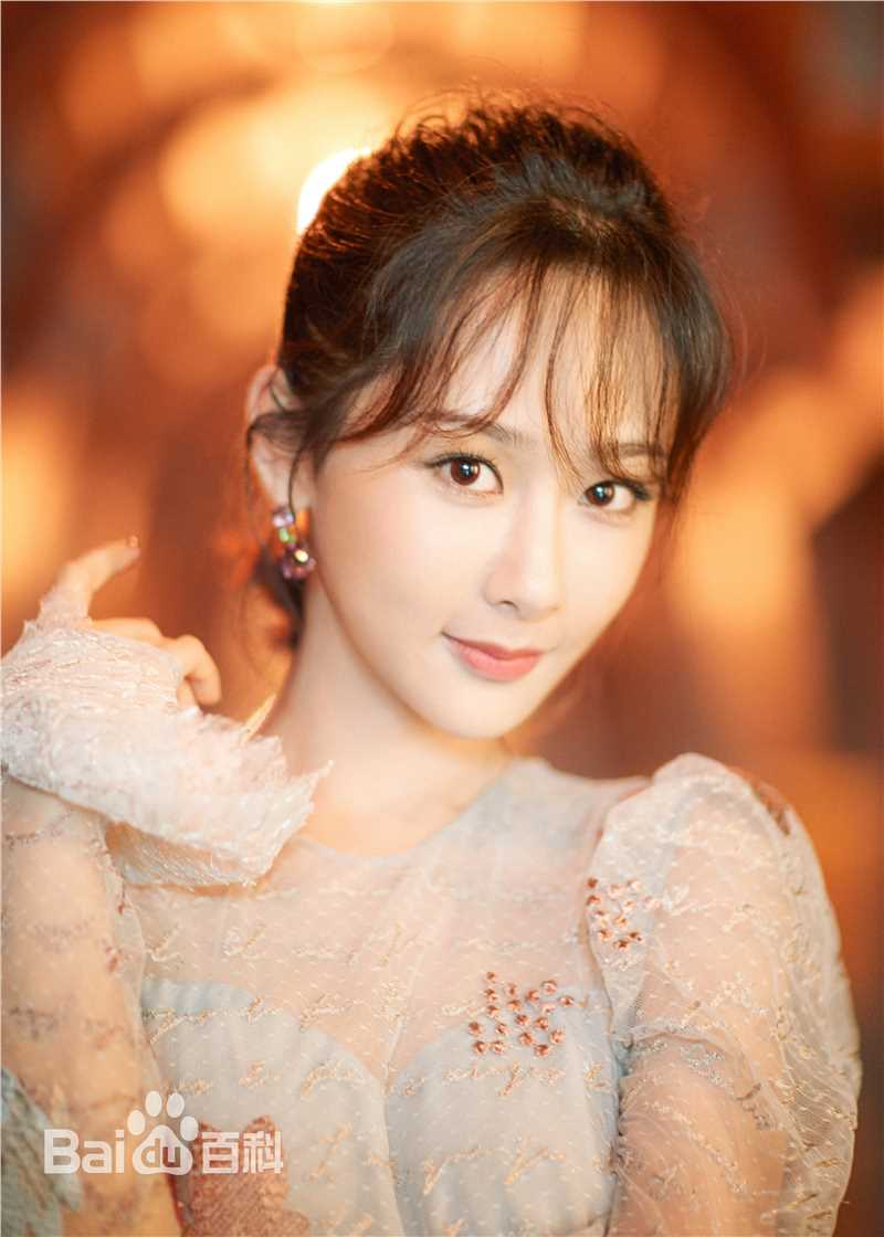 杨紫(Andy)电视剧品质盛典前后照片