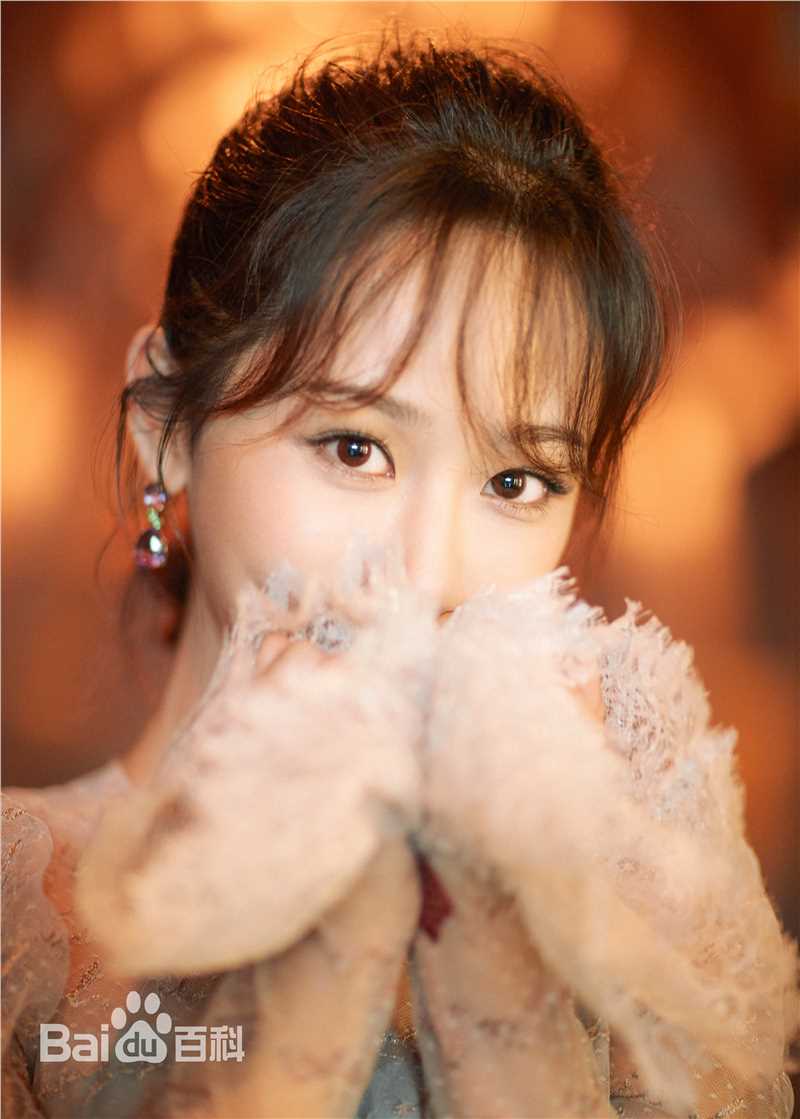 杨紫(Andy)电视剧品质盛典前后照片