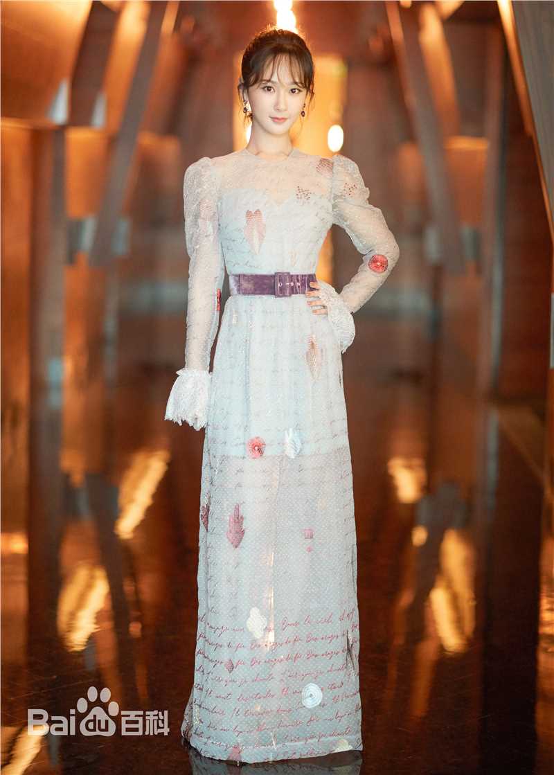 杨紫(Andy)电视剧品质盛典前后照片